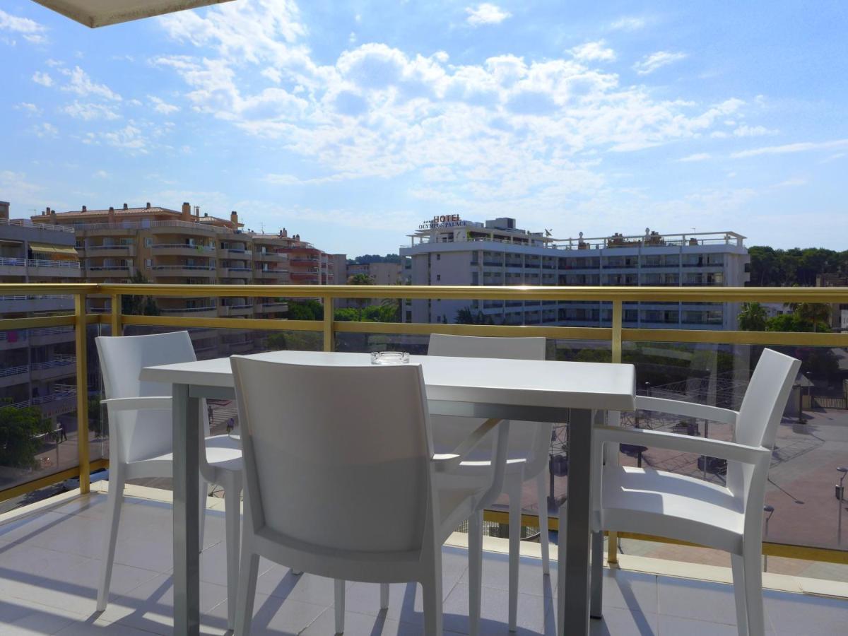 Rentalmar Navarra Family Suites Salou Quarto foto