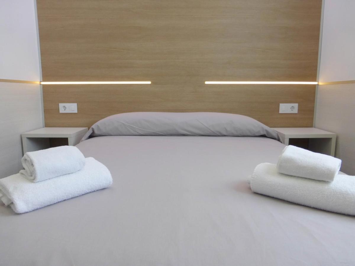 Rentalmar Navarra Family Suites Salou Quarto foto