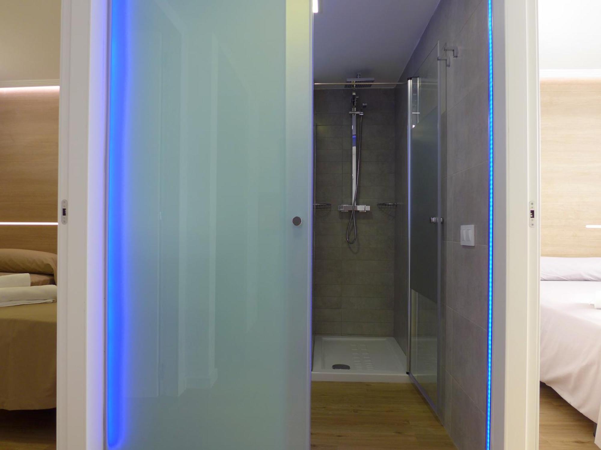 Rentalmar Navarra Family Suites Salou Quarto foto