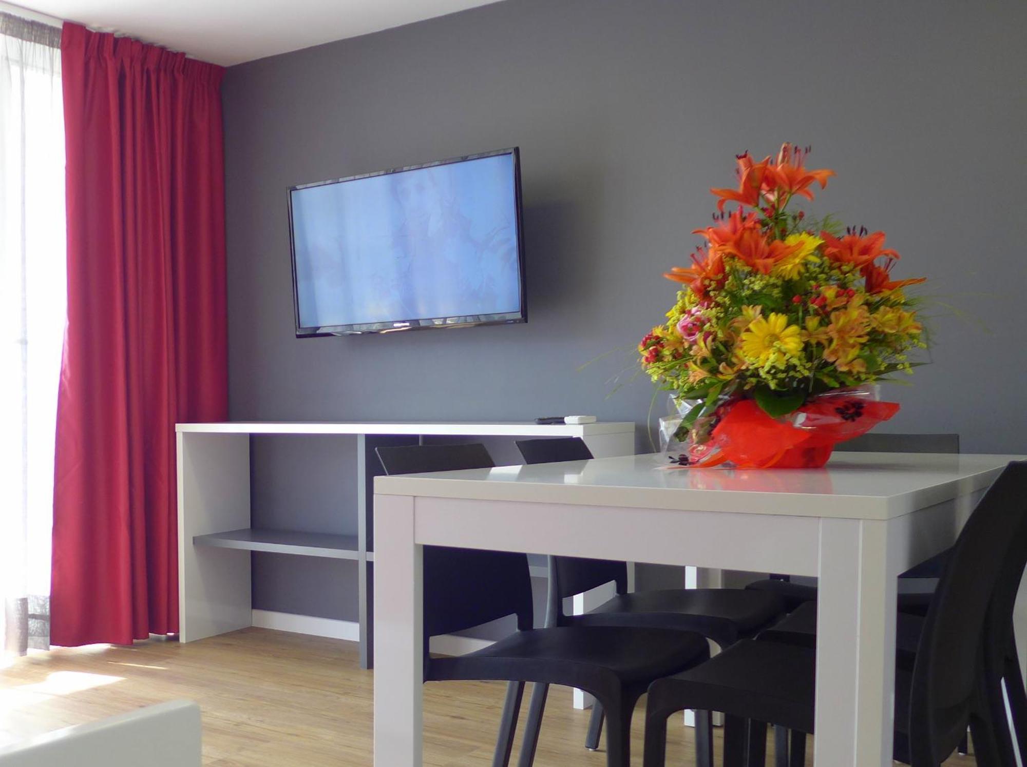 Rentalmar Navarra Family Suites Salou Quarto foto