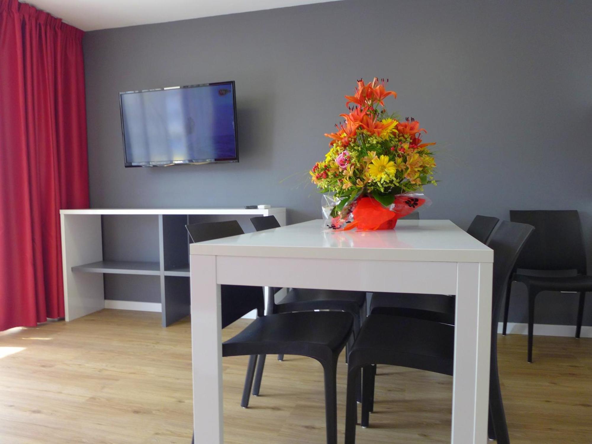 Rentalmar Navarra Family Suites Salou Quarto foto