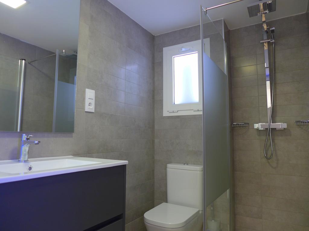 Rentalmar Navarra Family Suites Salou Quarto foto