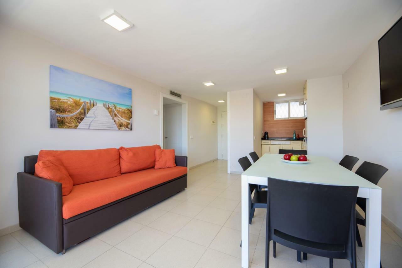 Rentalmar Navarra Family Suites Salou Exterior foto