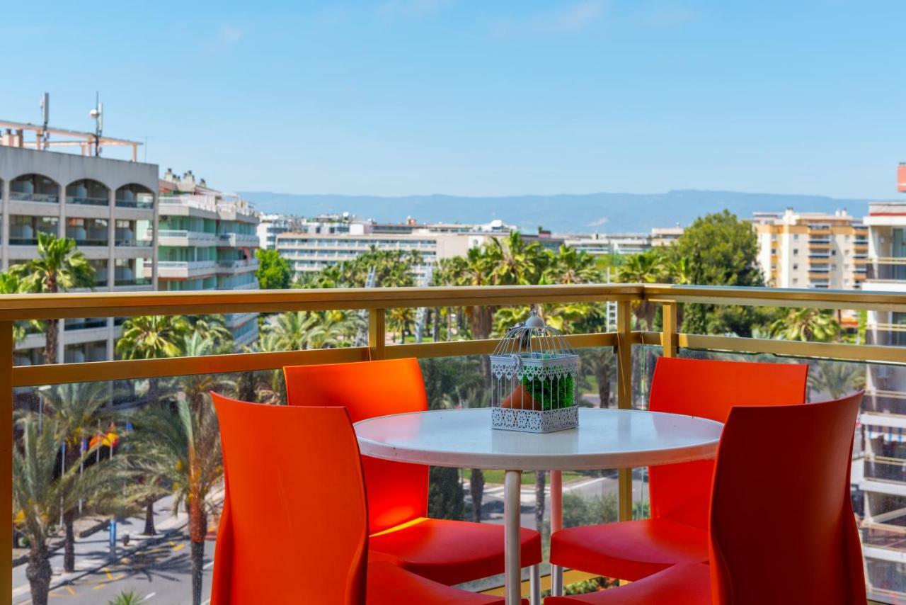 Rentalmar Navarra Family Suites Salou Quarto foto